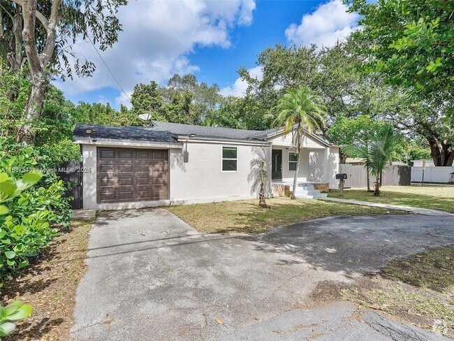 Building Photo - 947 NE 149th St Rental