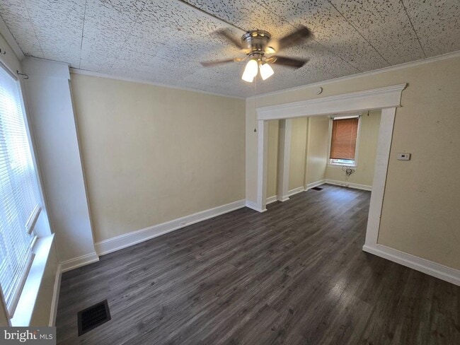 Photo - 330 Moss St