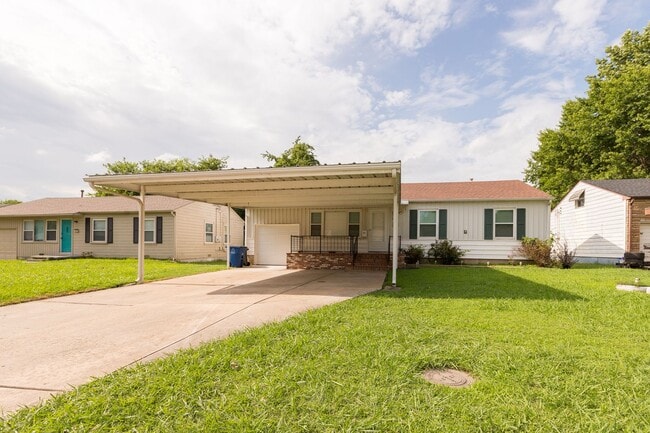 Photo - 2 Bed / 1 Bath in Tulsa! Ready Mid June!