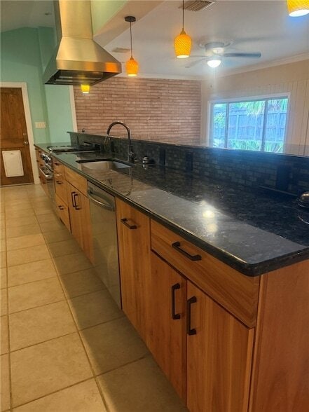 302 Montclair Dr