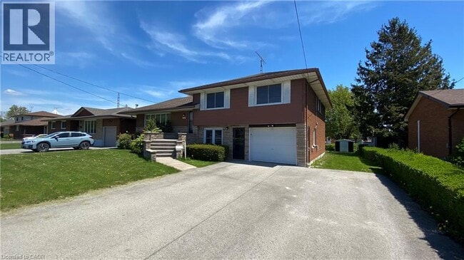 Photo - 300 Knoll St
