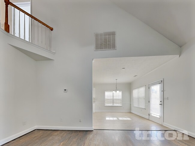 Photo - 4884 Somerset Dr