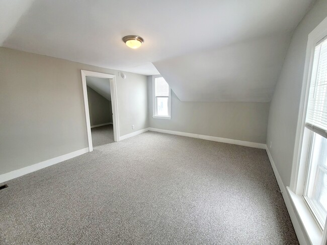 Building Photo - 219 Lane Ave SW