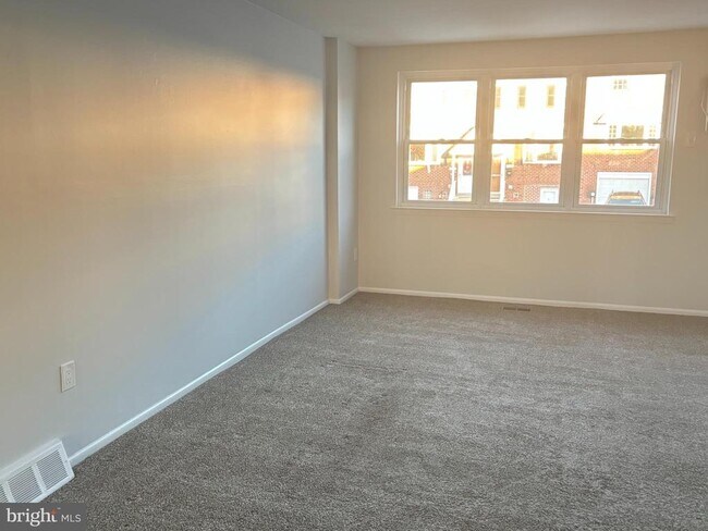 Photo - 347 Durfor St