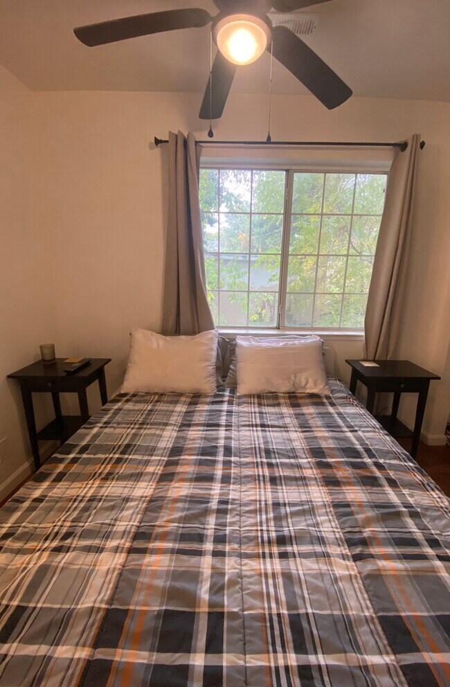 Bedroom can be offered furnished - 247 Jordan St Unidad 3