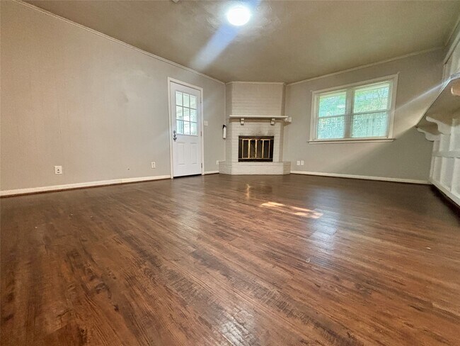 Photo - 2013 Oaklawn Dr
