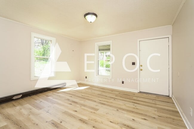 Photo - 2427 Newark St