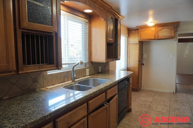 Photo - Spacious home located In Northeast Bakersf...