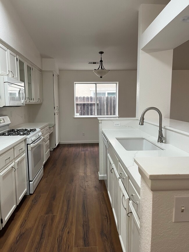 Photo - 2128 Jayhawk Dr