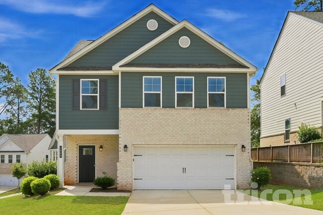 Building Photo - 2888 McKenzie Dr