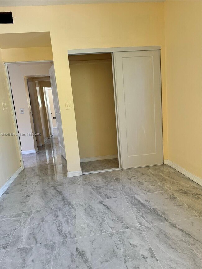 Photo - 290 NE 154th St