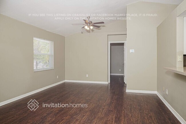 Photo - 2255 Dongola St