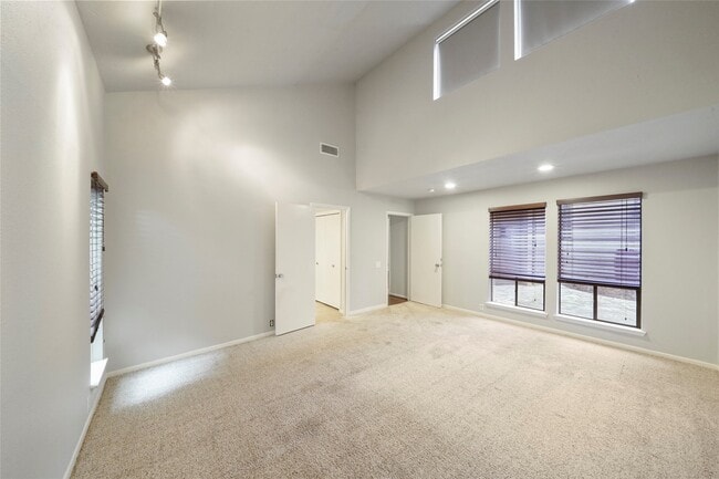 Photo - 84 April Wind Dr S