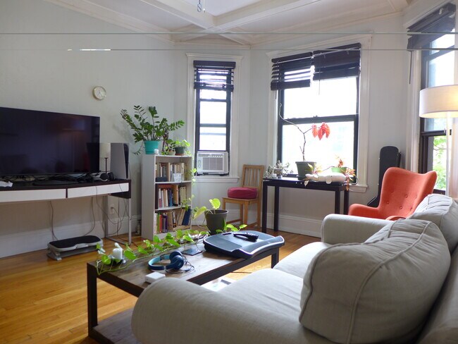 Photo - 6 Worthington St