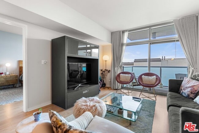 Photo - 13700 Marina Pointe Dr Unidad 621