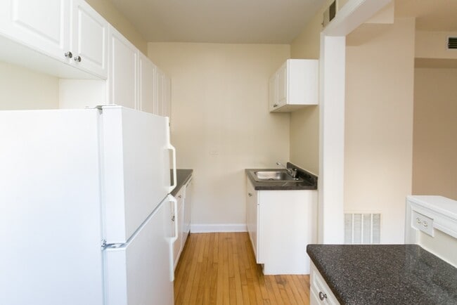 Photo - 559 W Aldine Ave Unit W2