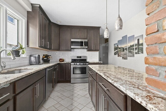 Building Photo - 725 Fellsway Unit 1 Rental