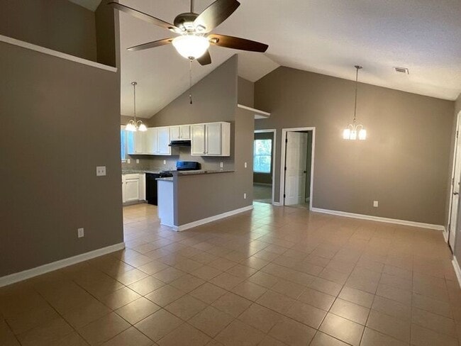 Photo - 1302 Waterton Trail