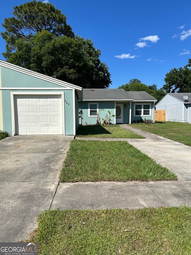 Photo - 542 Chateau Cir Townhome