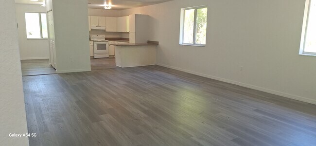 Photo - 674 NW 46th St