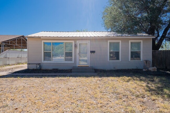 Building Photo - 2349 Highland Ave