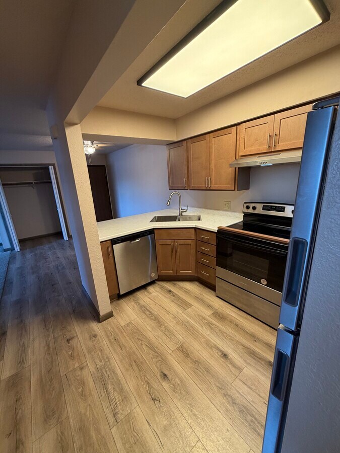 Regency Apartments - Regency Apartments Unit 211