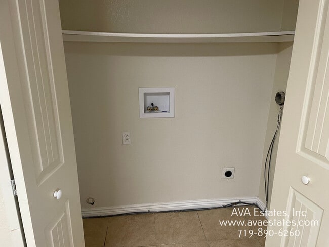Photo - 689 E Laporte Dr