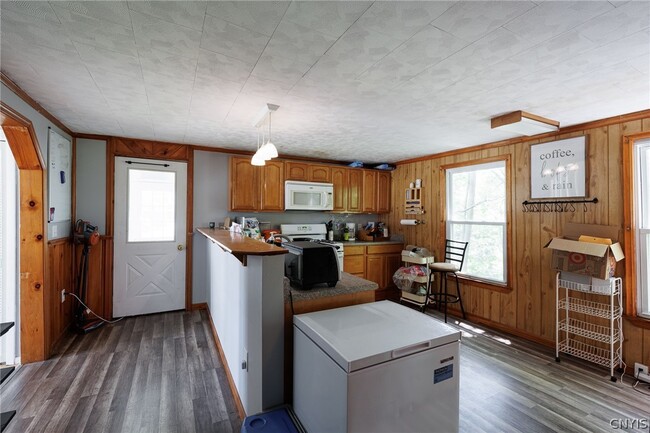 Photo - 215 W Main St