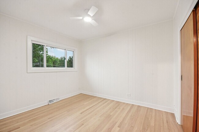 Photo - 470 E Vallette St