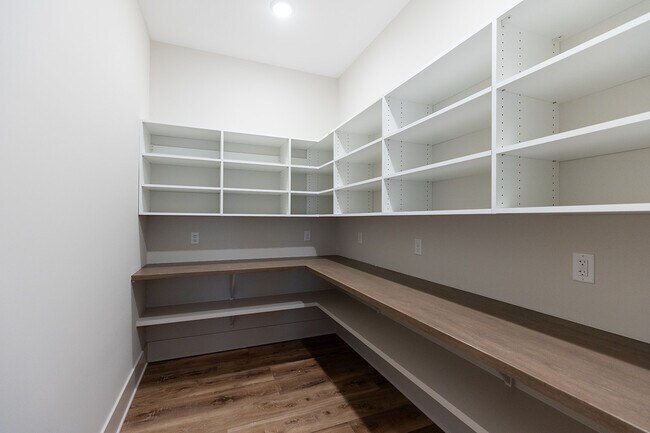 Photo - 871 Rosemary Gdns