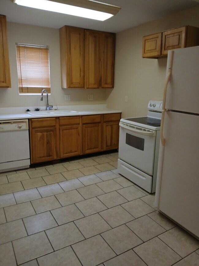 Photo - 319 E Mill St