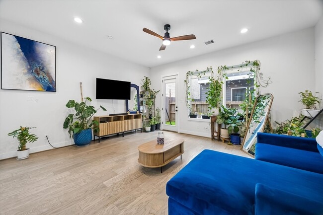 2625 Paul Quinn St