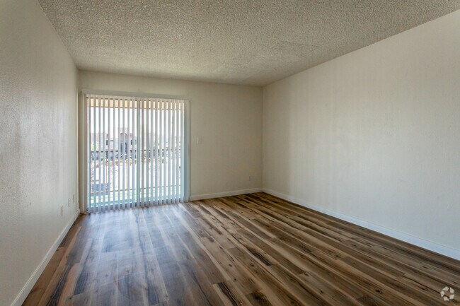 1 BD, 1 BA - 750 SQ FT - Acacia Gardens
