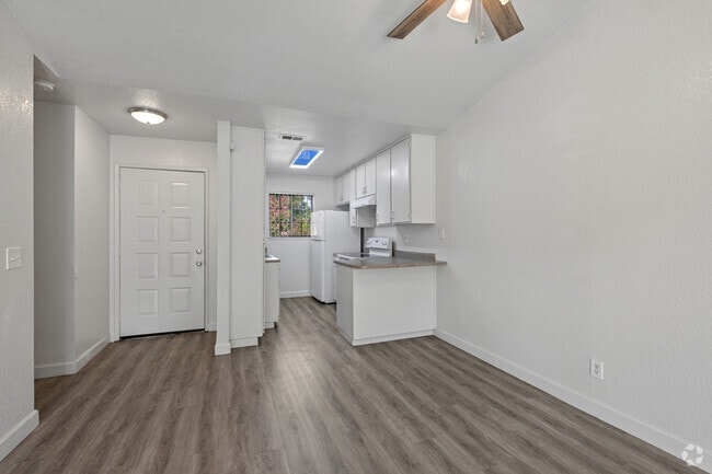 2BR, 2BA - 885SF - Dining Room