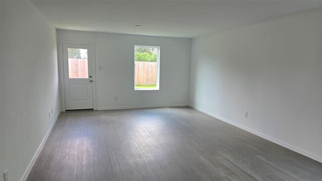 Photo - 952 Pertuso Ln