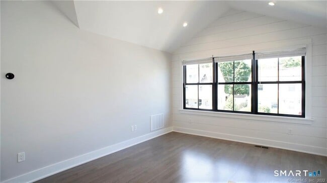 Photo - 26 Lounsbury Ave Unidad 2