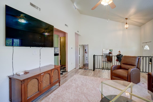 Photo - 2807 Willow Creek Rd