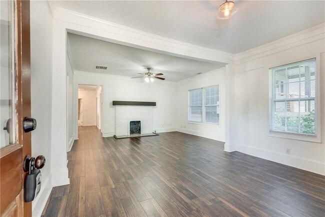 Photo - 244 Laurel Ave SW