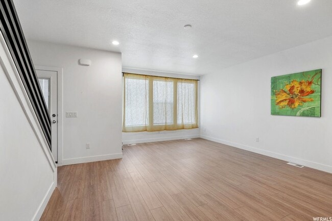 Photo - 120 E Abbeville Ct