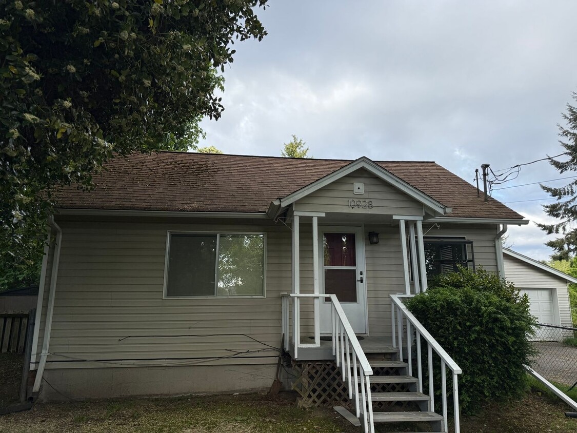 Spacious 3BR + Loft | 2.5BA | Large Yard |... - Spacious 3BR + Loft | 2.5BA | Large Yard |...