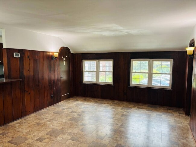 Building Photo - 0 Grove St Rental