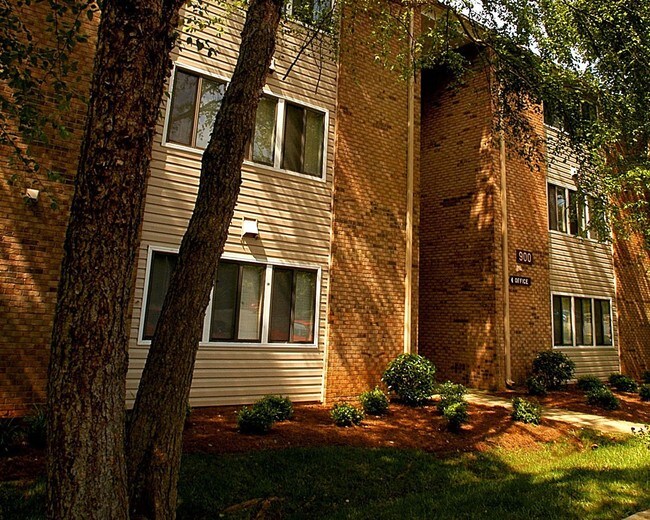 Lakeside Apartments