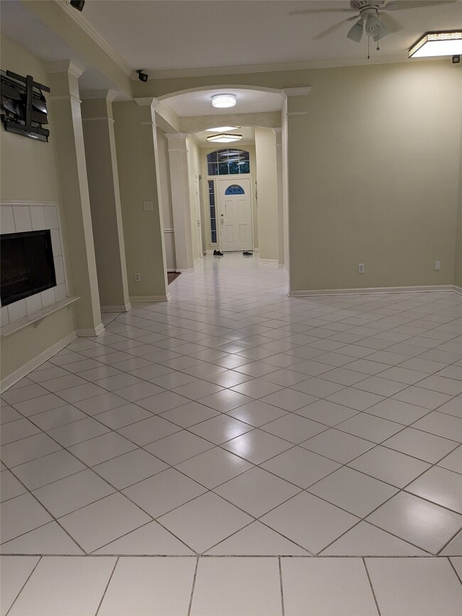 Photo - 635 Avery Dr