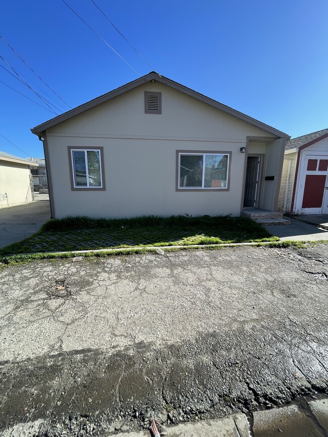 Building Photo - 1311 Lemon St