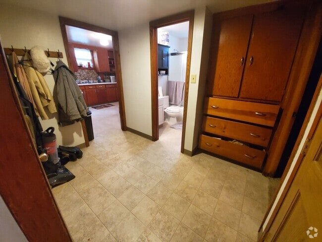 Building Photo - 521 N 15th St Unit 1 - Downstairs Rental