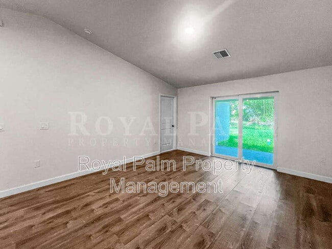 Photo - 745 Harry Ave S