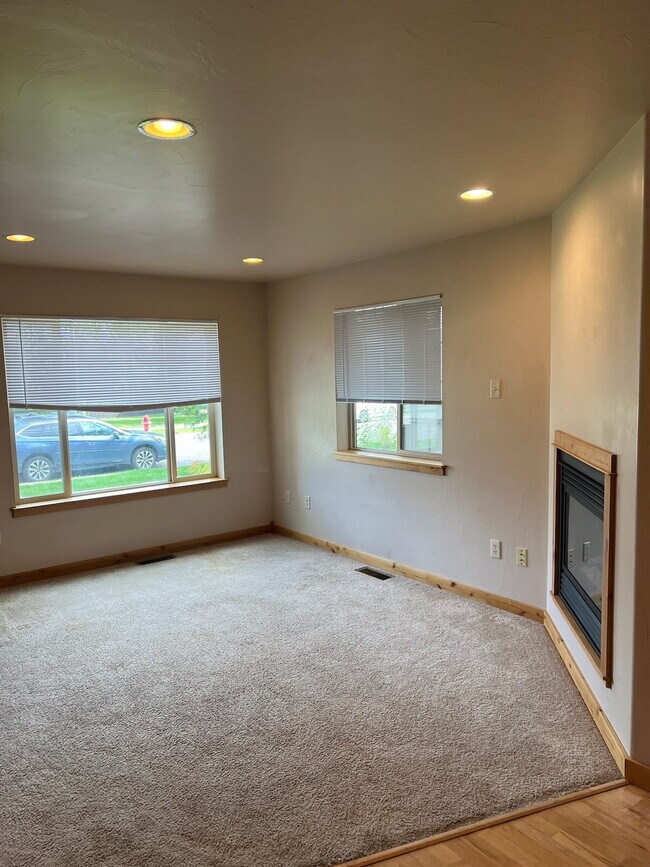 Photo - 3080 Catkin Lane