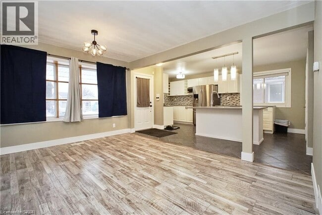 Photo - 61 Bosworth Crescent