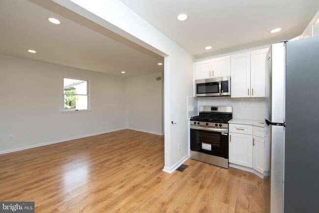 Photo - 32 Willis Ave