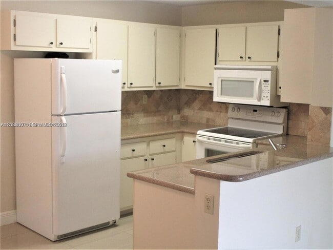 Photo - 9491 Palm Cir S Unit 205